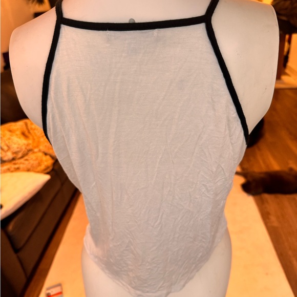 Charlotte Russe, mid drift crop top - Picture 3 of 4